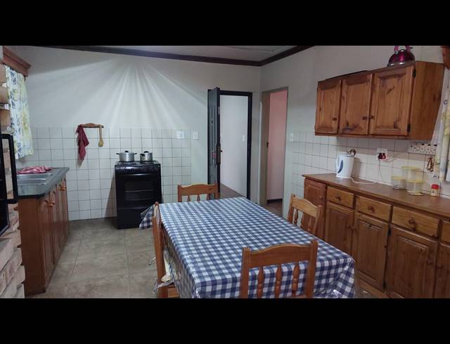 4 BEDROOM HOUSE TO LET IN LAMONT PARK